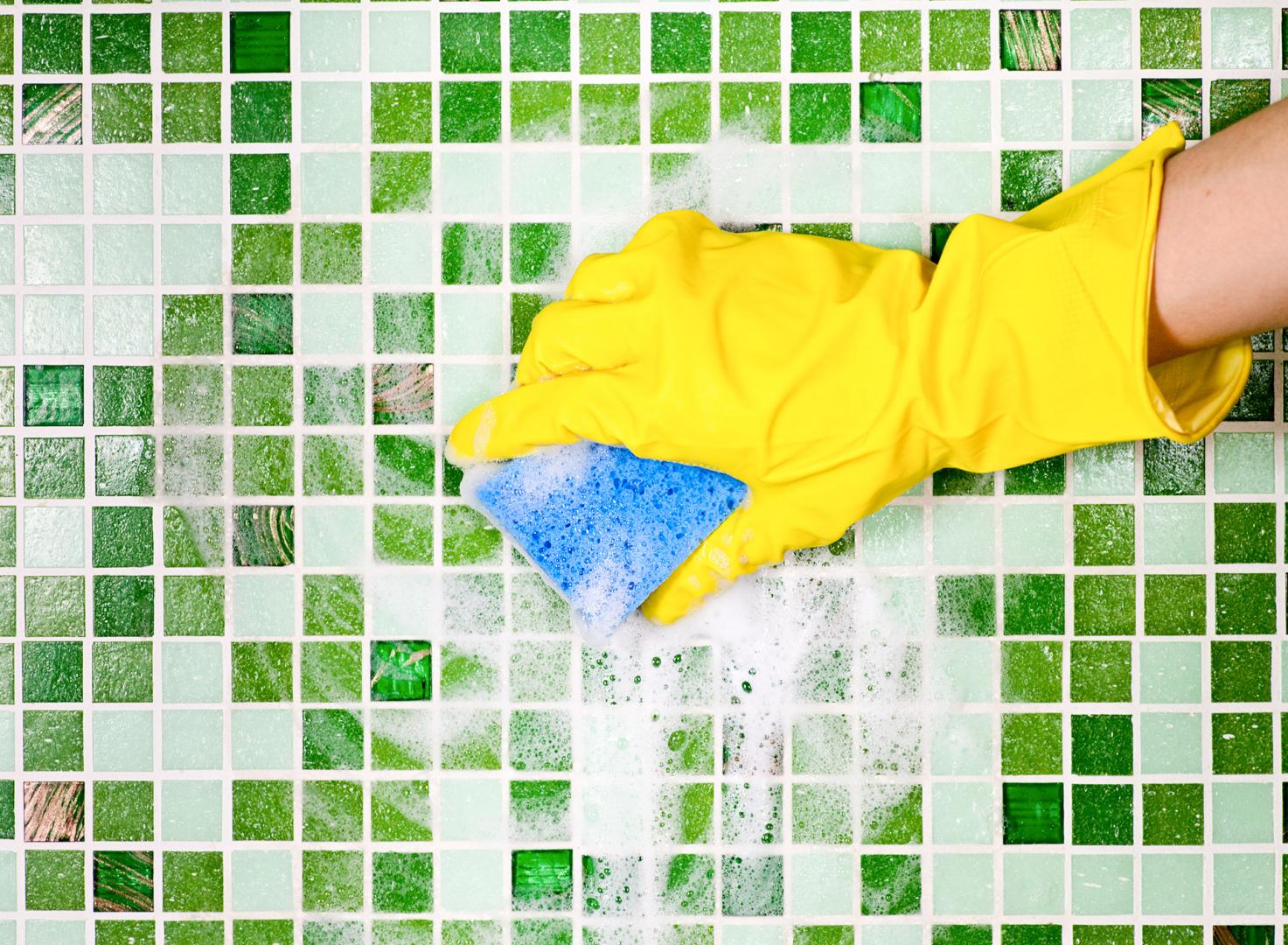 Rubber glove scrubbing tiles for mold