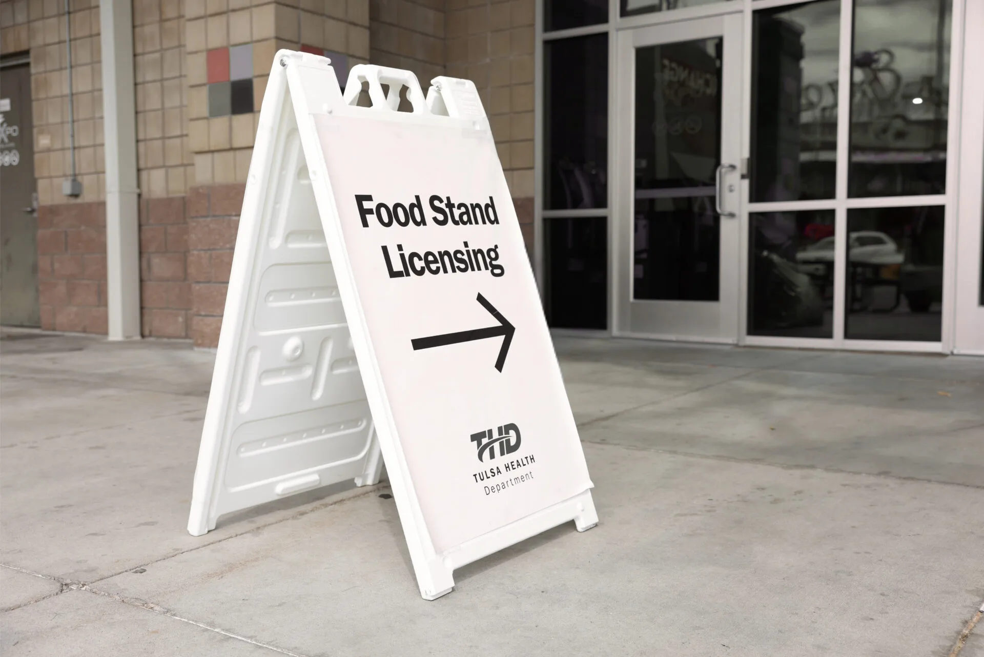 Sign outside of building with an arrow that indicates Food Stand Licensing.